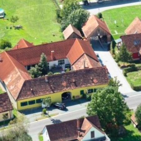 Ferienwohnungen Und Appartements Im Idyllischen Vierkanthof, Gruppenurlaube Fürstenfeld Buitenkant foto