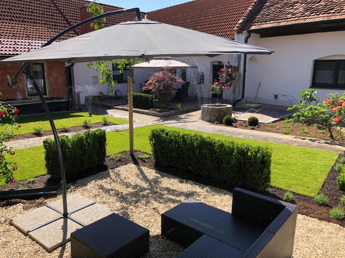 Ferienwohnungen Und Appartements Im Idyllischen Vierkanthof, Gruppenurlaube Fürstenfeld Buitenkant foto
